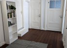 Ansicht Flurbereich mit Bücherregal