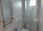 Eins der beiden Badezimmer