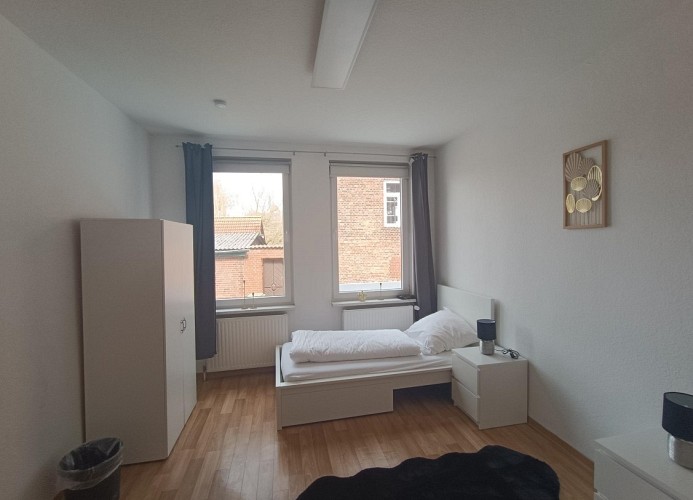 Schlafzimmer 1